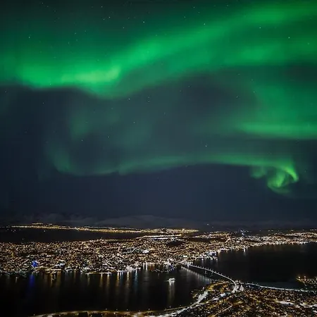 Pax -in The Heart Of The Aurora Borealis Τρόμσο